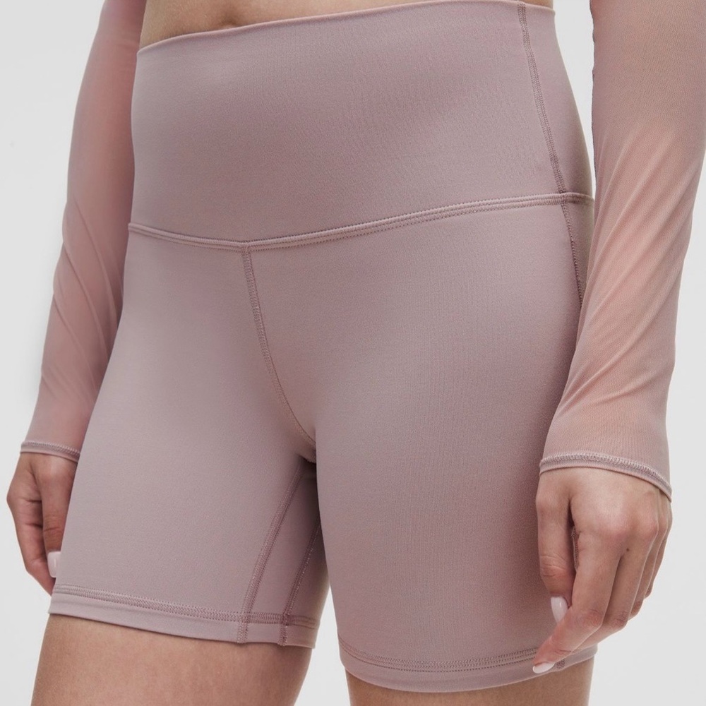 Brand new with tags Women’s Lululemon Align shorts size 10